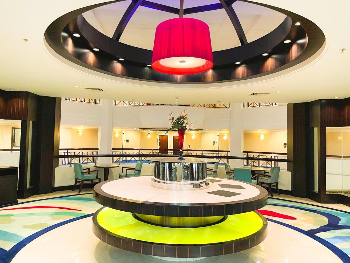 فندق موفنبيك جراند البستان دبي المظهر الخارجي الصورة The lounge at the airport
