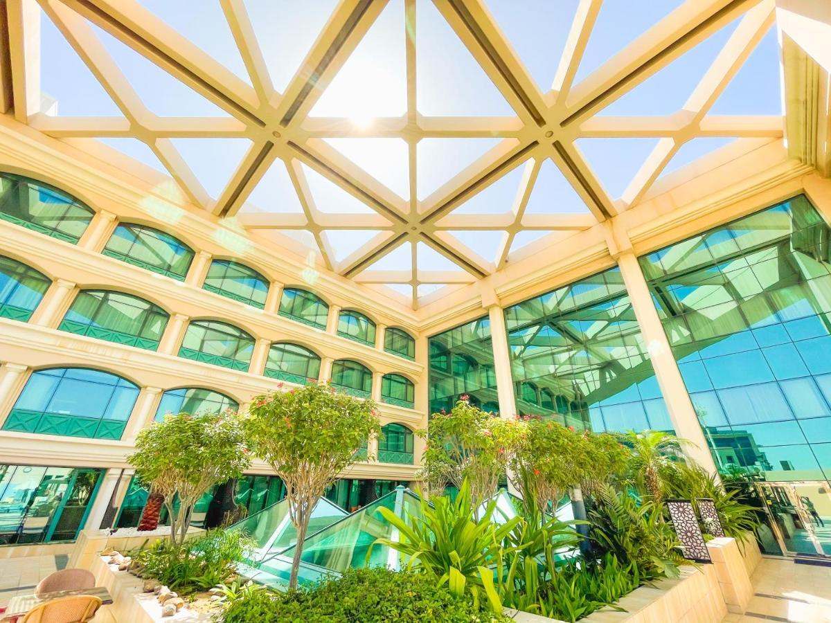 فندق موفنبيك جراند البستان دبي المظهر الخارجي الصورة The atrium of the hotel