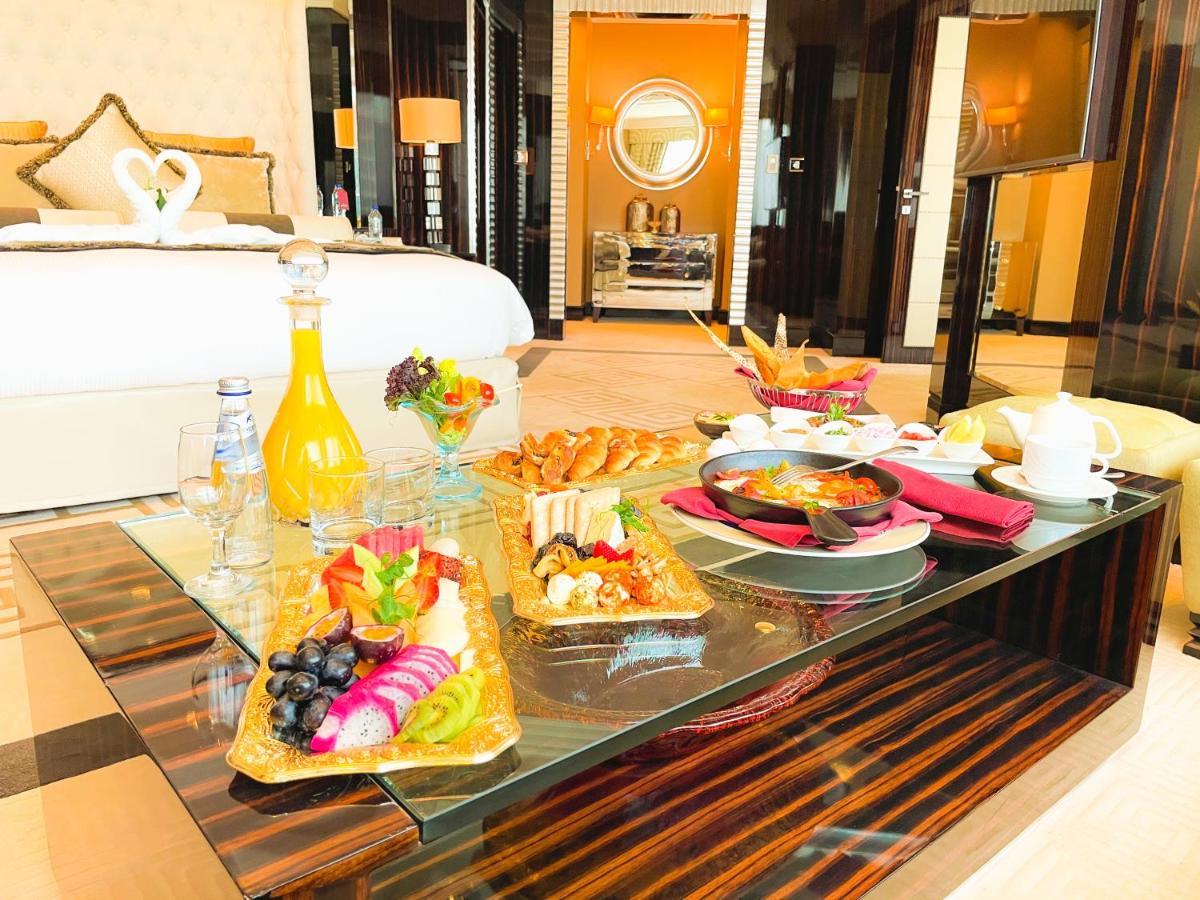 فندق موفنبيك جراند البستان دبي المظهر الخارجي الصورة In-room dining at the Taj Mahal Palace, Mumbai, India