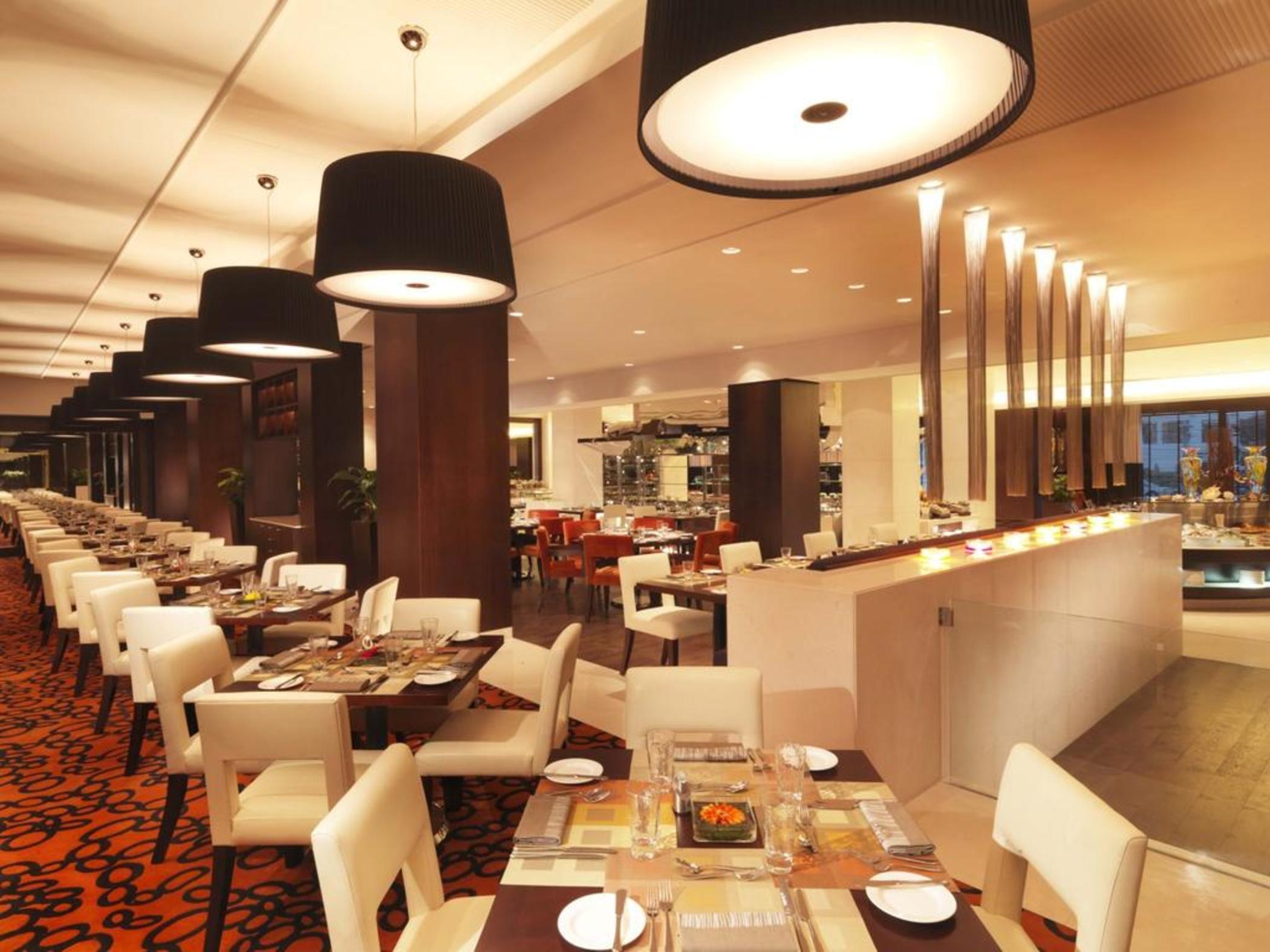 فندق فندق موفنبيك جراند البستان دبي المطعم الصورة