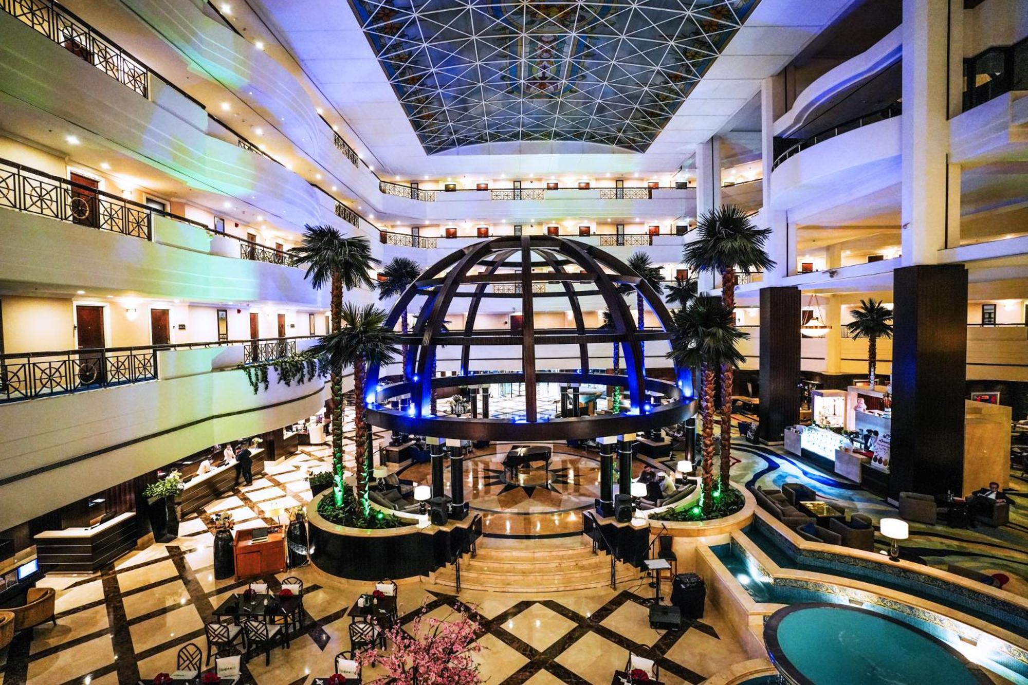 فندق موفنبيك جراند البستان دبي المظهر الخارجي الصورة The lobby of the Grand Hyatt Hotel