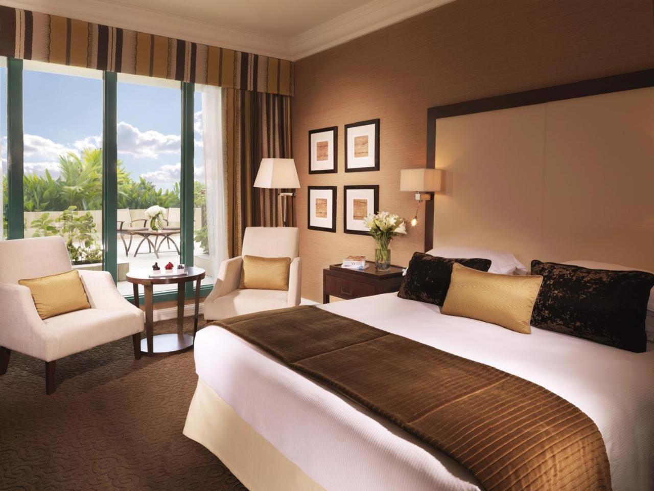 فندق موفنبيك جراند البستان دبي المظهر الخارجي الصورة A bedroom at the InterContinental